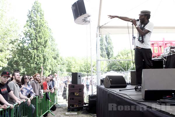 KODE9 AND THE SPACEAPE - 2011-05-29 - PARIS - Parc de la Villette - 